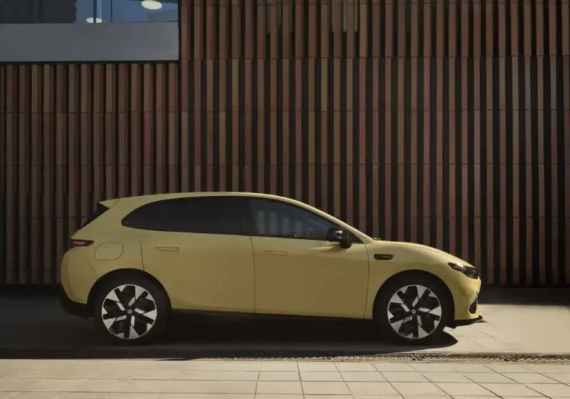 Leapmotor B05 jaune vue de profil