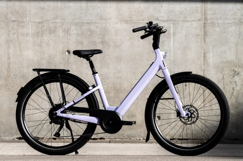 Vélo électrique urbain en extérieur