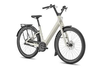 Vélo électrique urbain vu de face en studio