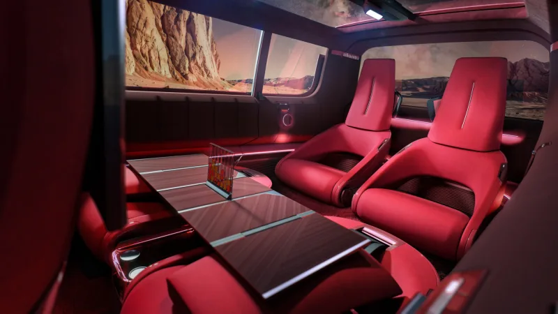 Intérieur rouge du Renault E-Space Concept avec sièges individuels et table centrale