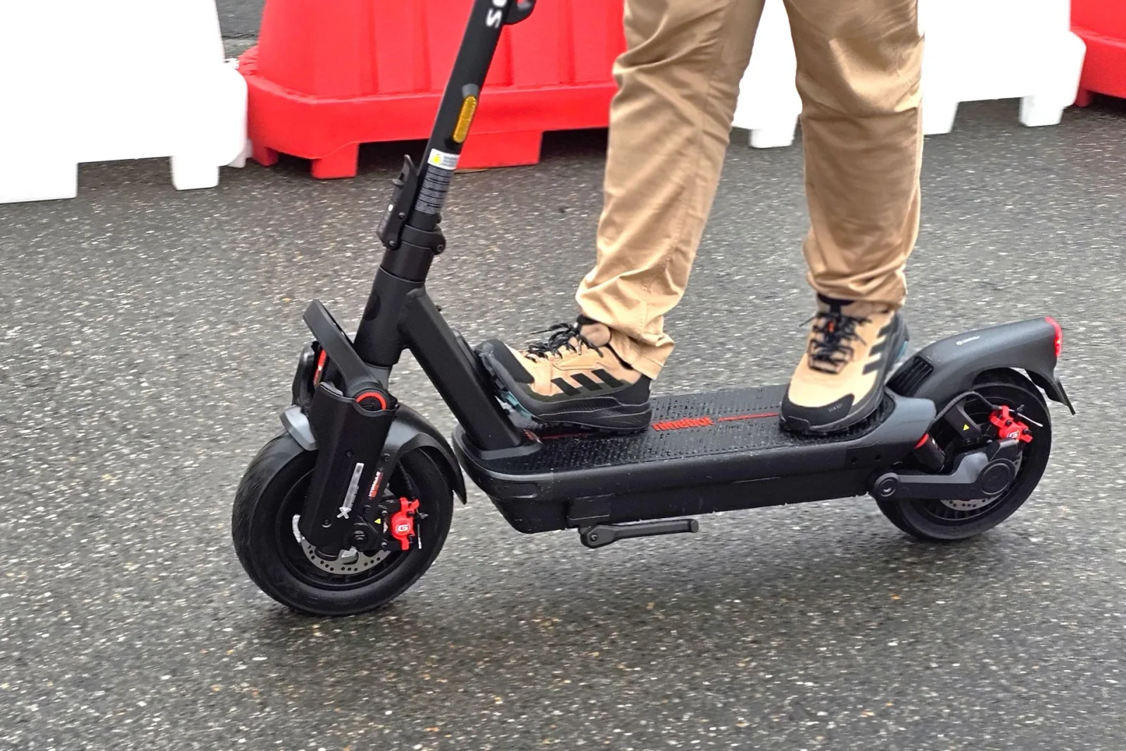 Trottinette électrique Segway Max G3 Pro en conduite urbaine