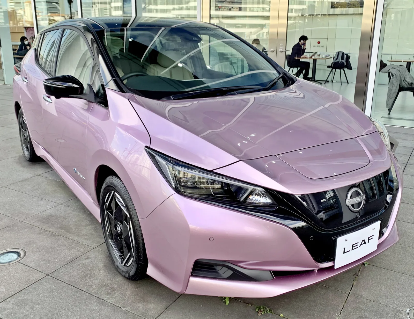 Nissan Leaf ZE1 vue de trois quarts avant