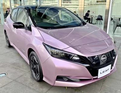 Nissan Leaf ZE1 vue de trois quarts avant