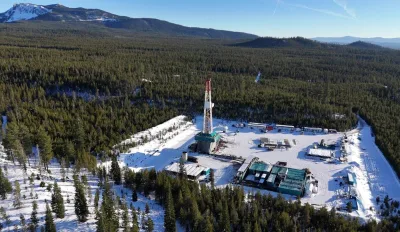 Plateforme de forage de Mazama Energy sur le site du volcan Newberry, Oregon