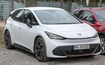 Cupra Born électrique vue de trois quarts