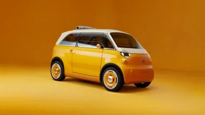 Fiat Multiplina jaune et blanche, vue de trois quarts avant, fond orangé