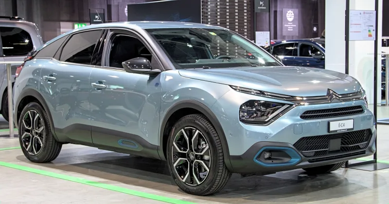 Citroën ë-C4 électrique exposée en salon