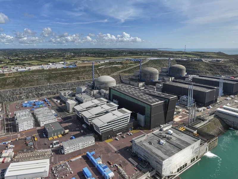 Vue aérienne de la centrale nucléaire de Flamanville